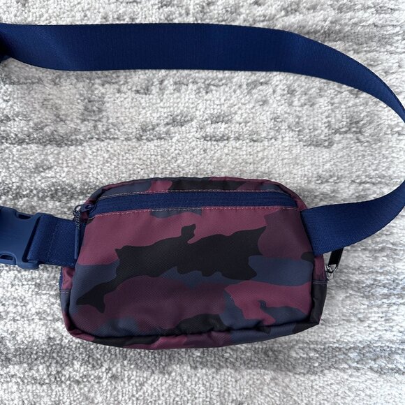 Lululemon Everywhere Belt Bag 1L Camo Smoky Red Night Sea Camo - Picture 4 of 5